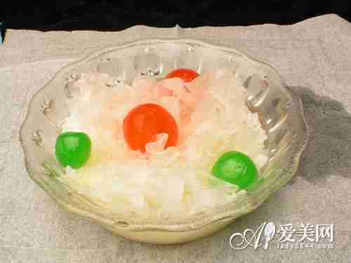  秋食银耳滋阴润肤 推荐8款银耳美颜汤 