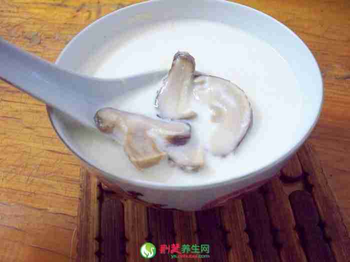 牛奶炖香菇能治鼻炎吗?