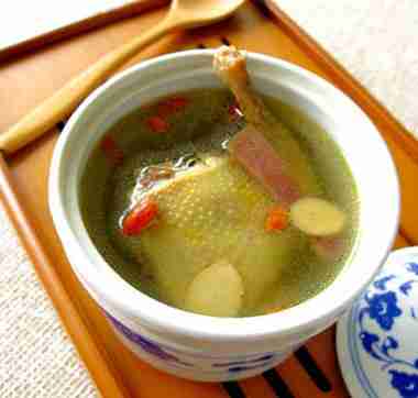 黄芪功效 补虚养身食谱黄芪蒸乳鸽