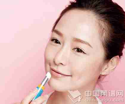 嘴唇干裂怎么办 教你护唇小妙招