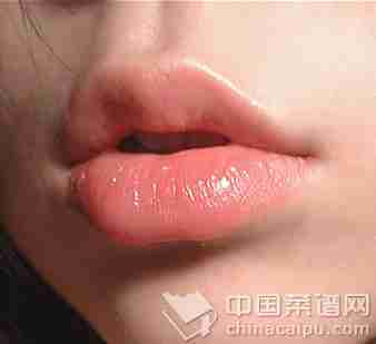嘴唇干裂怎么办 教你护唇小妙招