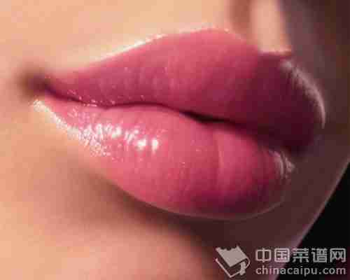 嘴唇干裂怎么办 教你护唇小妙招