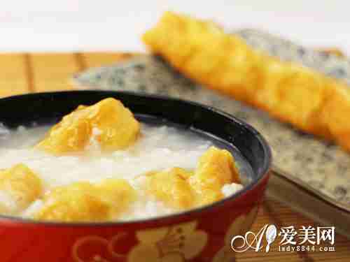  剩饭加热易致消化不良 7种食物最伤肠胃 