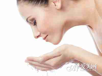 热水洗脸皮肤易老化 10个毁容的洗脸误区